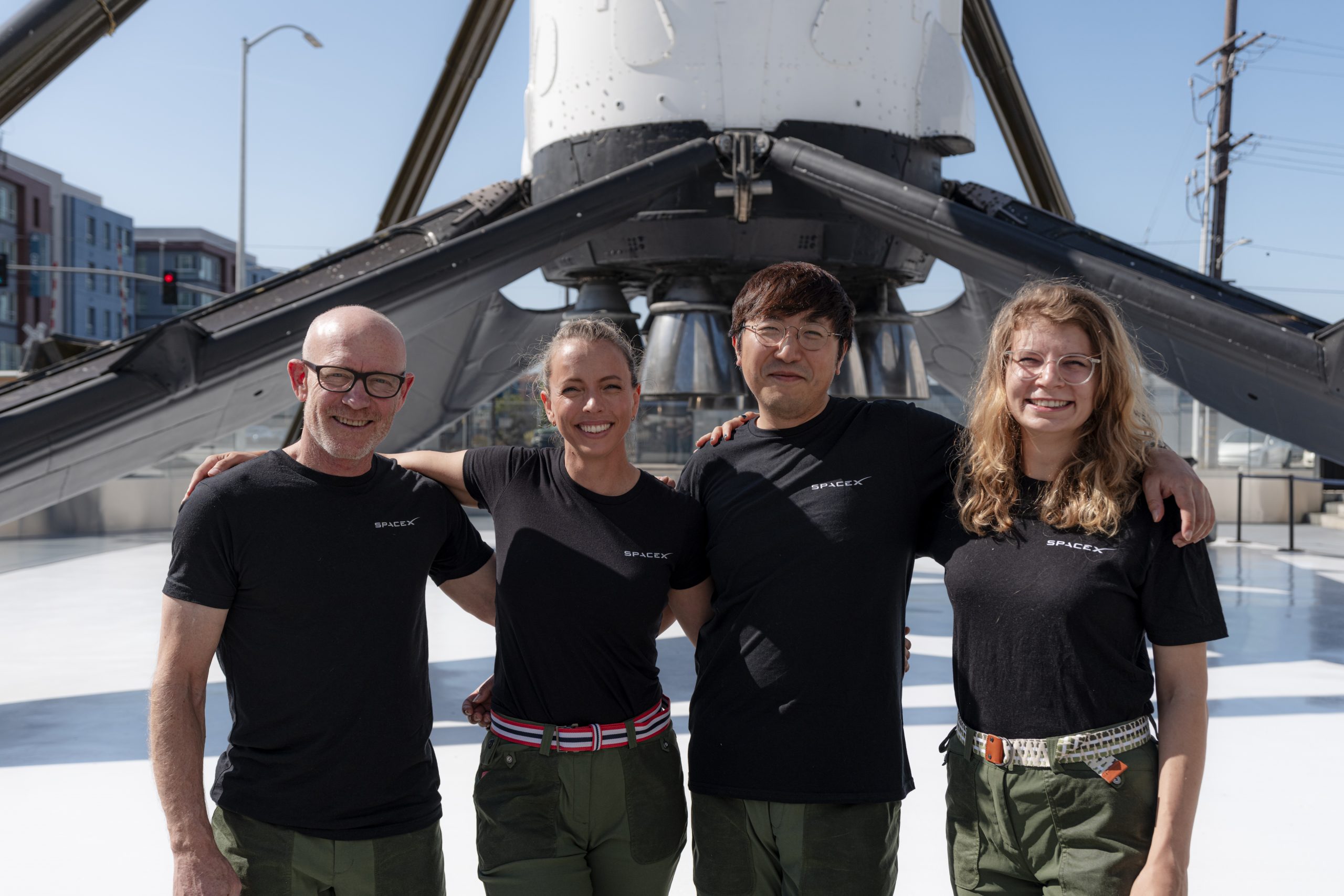 SpaceX公布首个载人极地太空飞行任务,参与者包括F2pool创始人王纯(Wang Chun)等缩略图 SpaceX公布首个载人极地太空飞行任务,参与者包括F2pool创始人王纯(Wang Chun)等缩略图